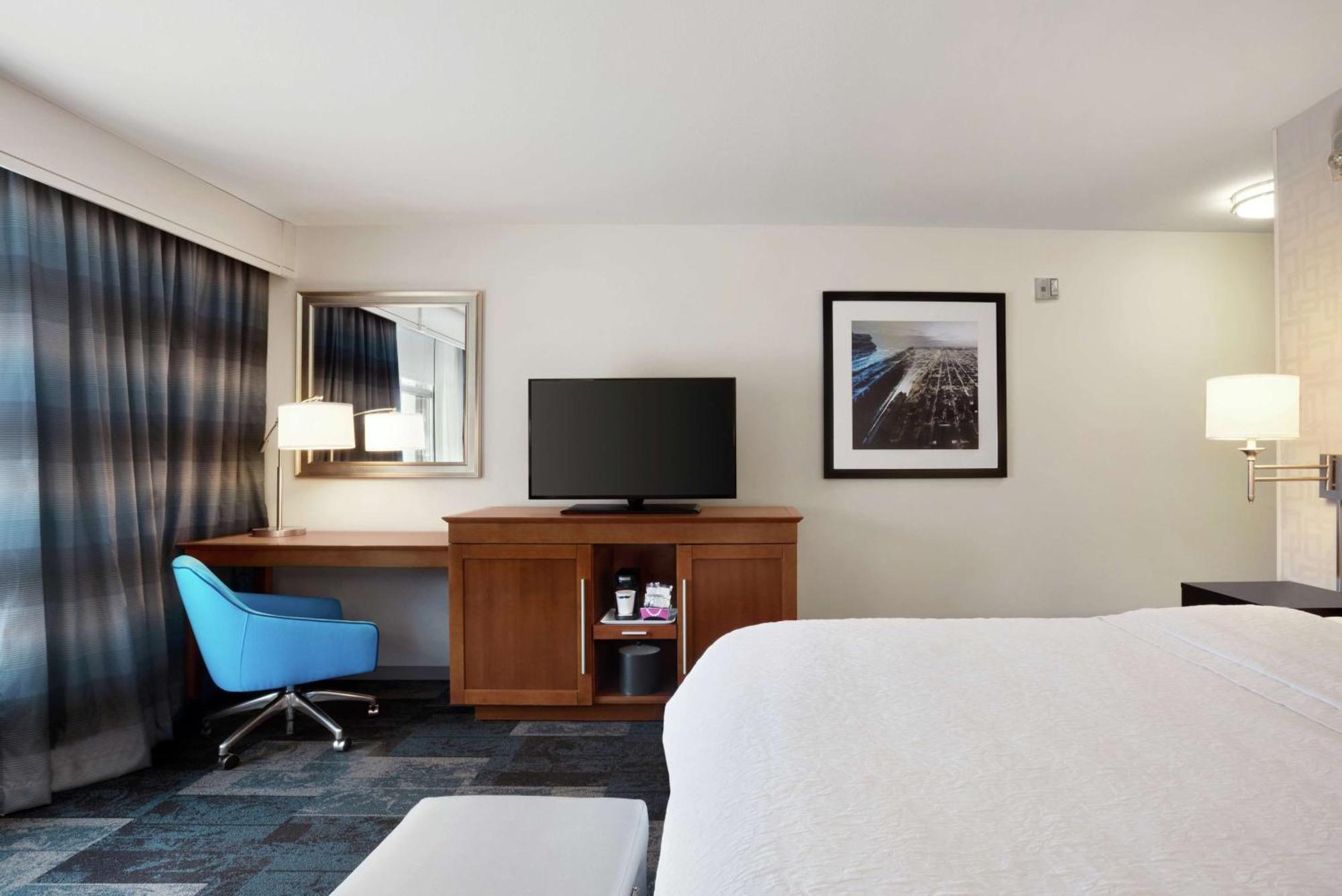 Hampton Inn & Suites Rosemont Chicago O'Hare Exterior photo